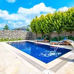 Havuzu Korunakli Jakuzili Villa Kinali (Aegean)