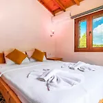 Havuzu Korunakli Jakuzili Kinali (Aegean)